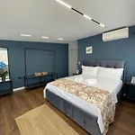 Voyage Penthouse 公寓 地拉那
